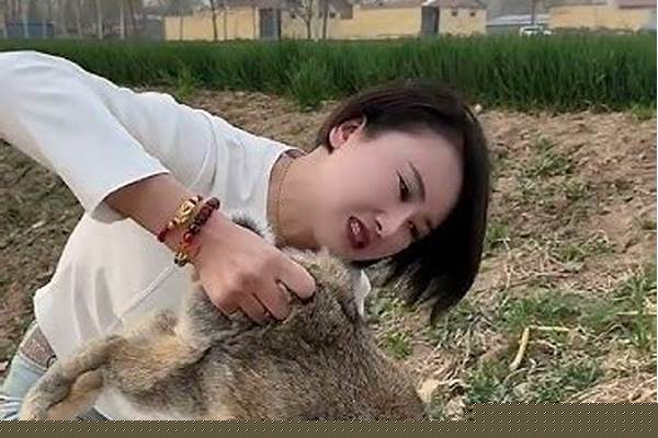 你身无分文的时候,第一个想到的人是谁